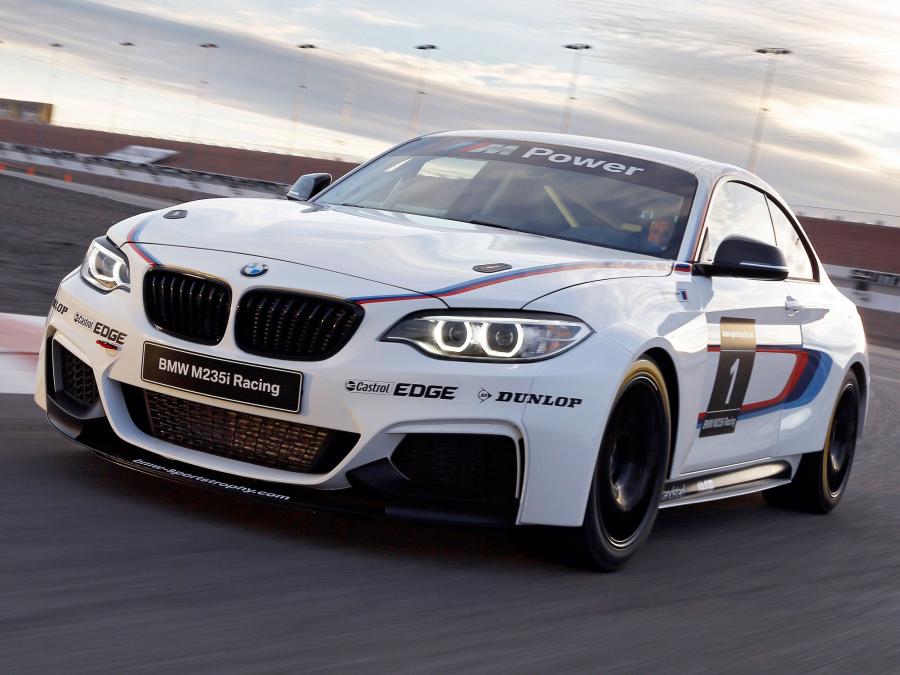  BMW M235i Racing 2014 года  (фото 10 из 26)